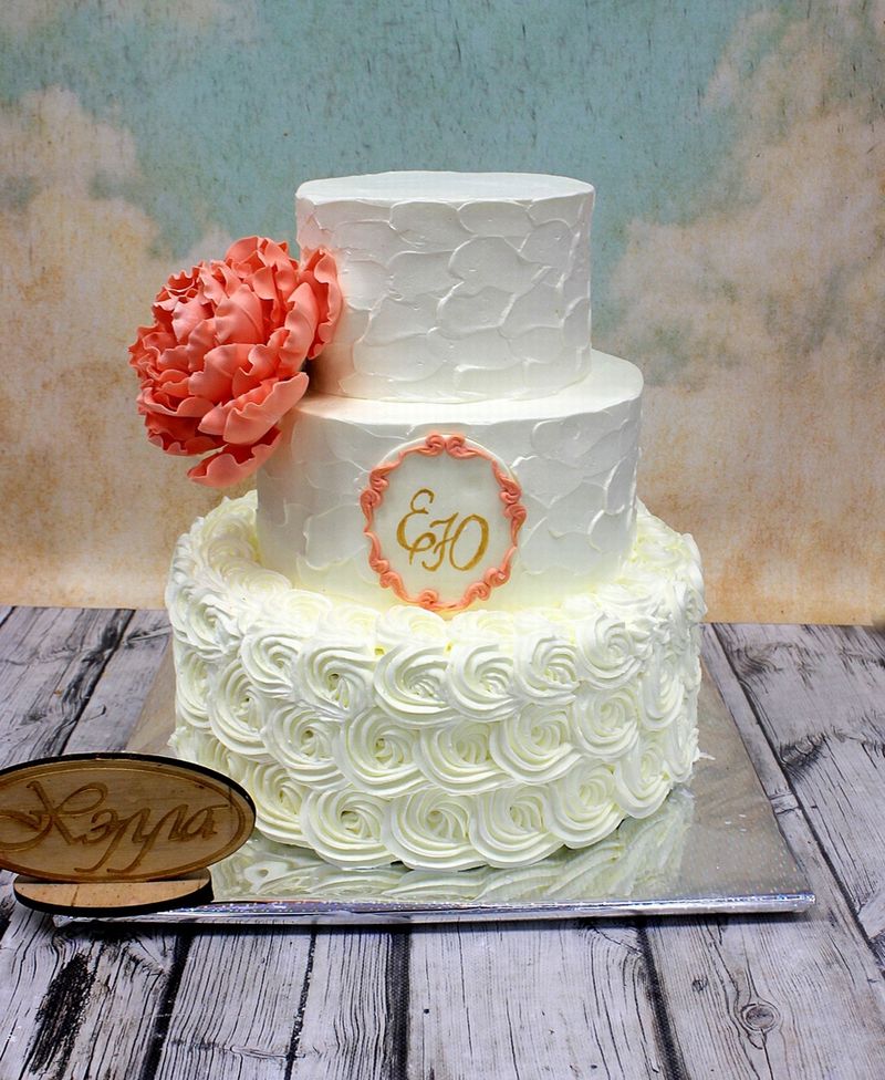 Торт на заказ оренбург. Магазин свадебных тортов. Свадебный торт с Карава. Торт Оренбургский каравай. Свадебные торты Оренбург.